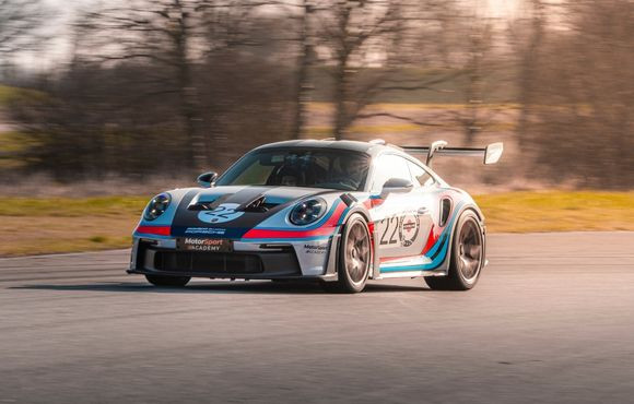 Hypercars vs Supercars : quelles différences ? Le comparatif complet Hypercars vs Supercars : quelles différences ? Le comparatif complet