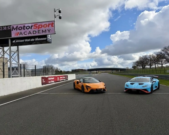 McLaren Artura et Lamborghini Huracán STO sur le circuit du Val de Vienne