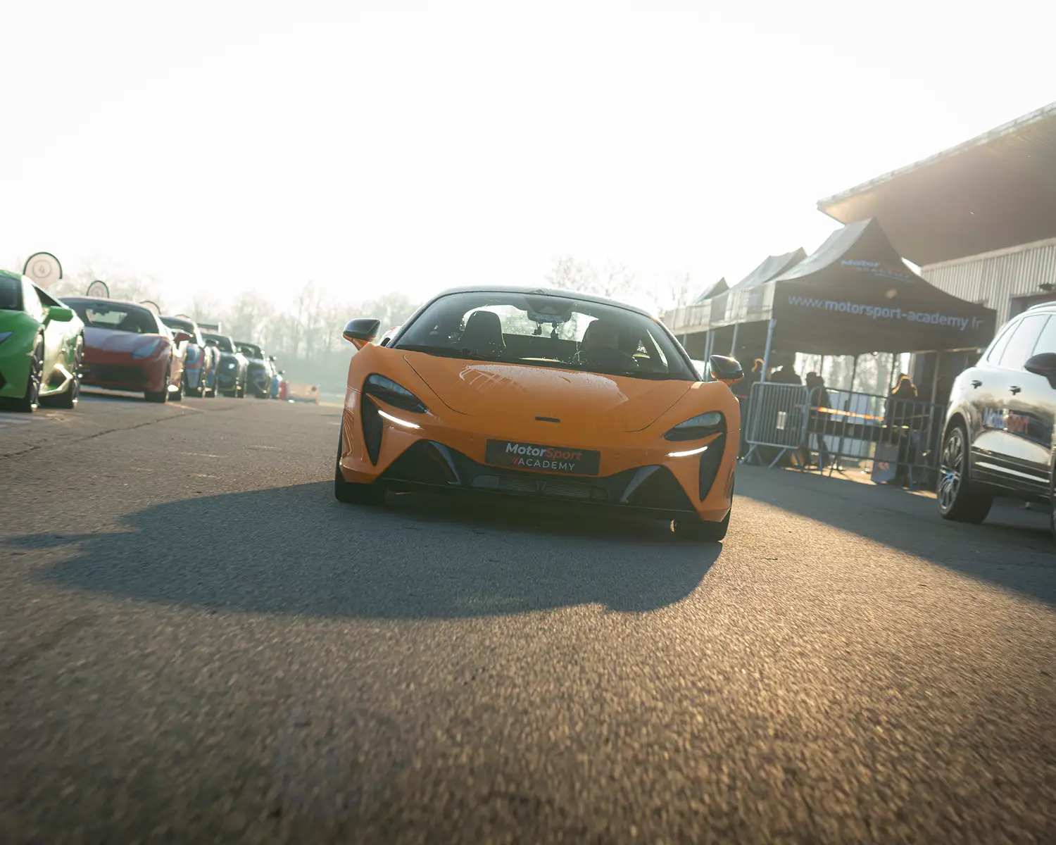 McLaren Artura sur le circuit de Fontenay-le-Comte