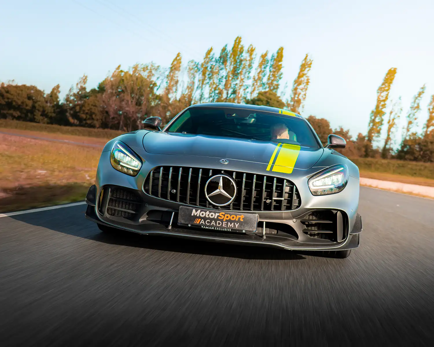 Mercedes AMG GT R PRO sur le circuit de Fontenay-le-Comte