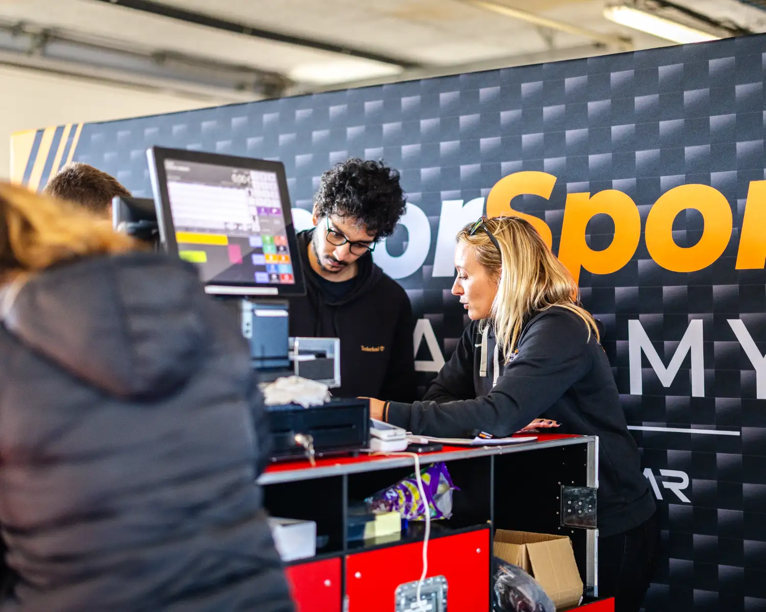 Accueil Motorsport Academy sur le circuit de Pouilly-en-Auxois