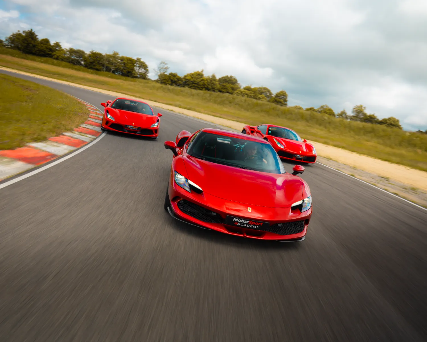 3 Ferrari sur circuit