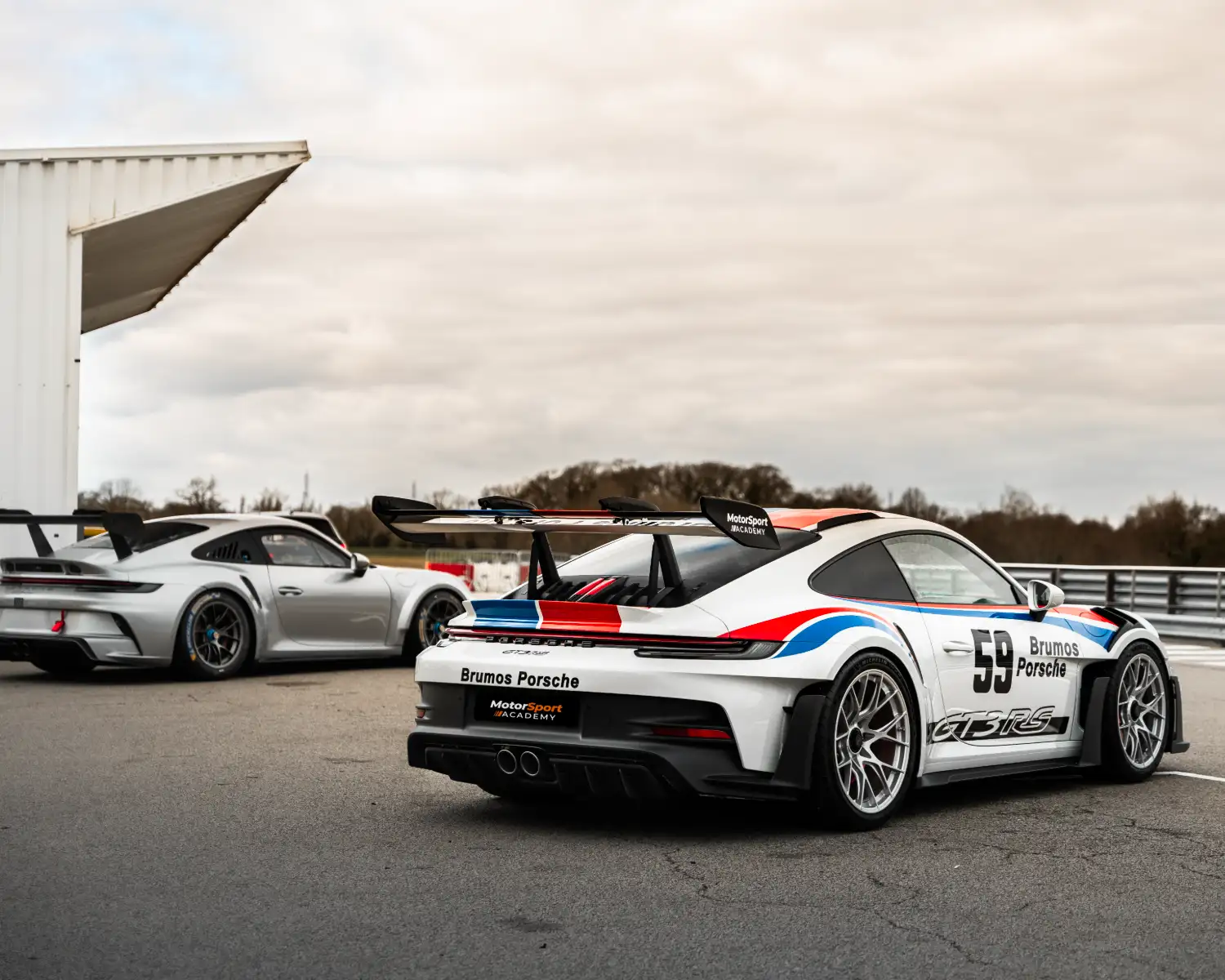 Porsche 992 GT3 RS sur circuit
