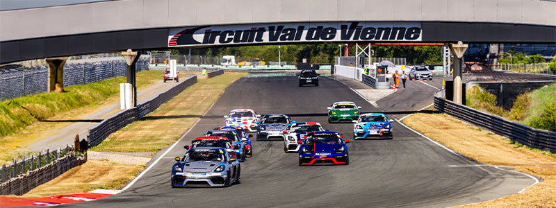 Départ course Porsche Sprint Challenge circuit du Val de Vienne