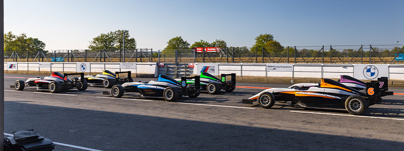 Formules 4 dans les stands