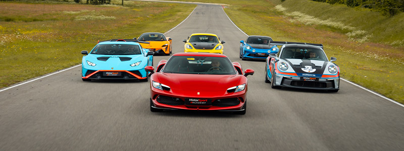 Flotte de voitures Motorsport Academy sur circuit