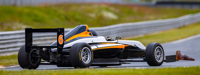 Monoplace Formule 4 sur circuit