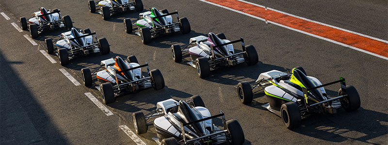 Voitures dans les stands Grand Prix Explorer 3