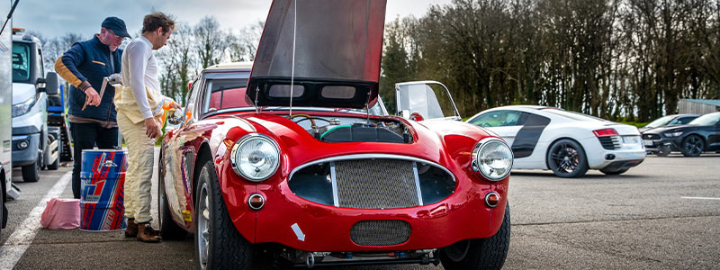 Voiture classic sur le Circuit Nürbergring 