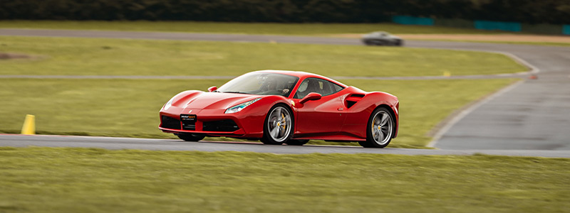 Ferrari sur circuit Issoire