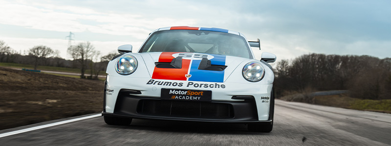 Porsche 992 GT3 RS sur le circuit du Bourbonnais