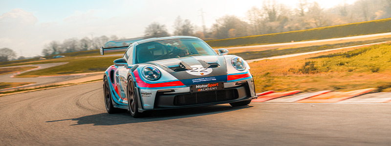 Porsche 992 GT3 RS sur circuit
