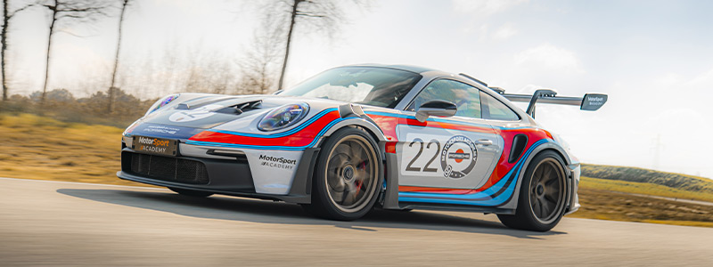 Porsche 992 GT3 RS sur le circuit de Magny Cours