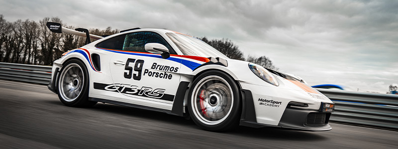 Porsche 992 GT3 RS à Magny Cours en stage de pilotage