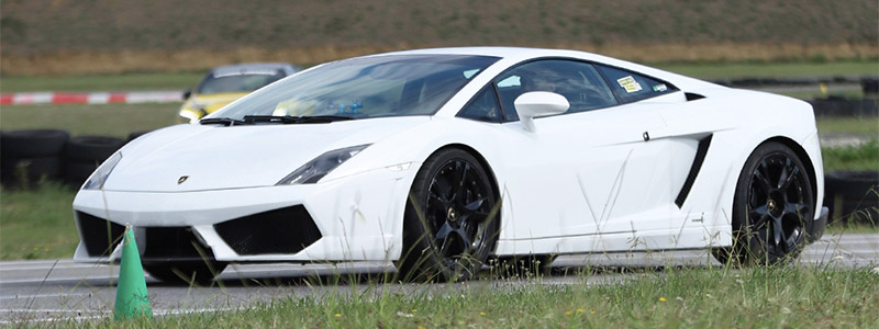 Stage de pilotage enfant en Lamborghini sur le circuit du Grand Sambuc