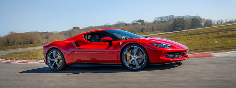 Stage de pilotage en Ferrari 296 GTB sur le circuit de Magny Cours