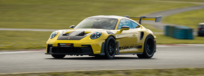 Porsche 992 GT3 RS sur circuit