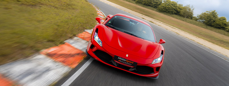 Stage de pilotage en Ferrari sur le circuit Magny Cours