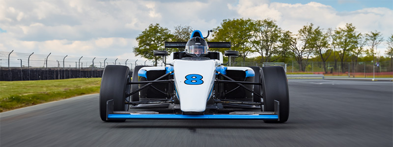 F4 sur le circuit de Nogaro