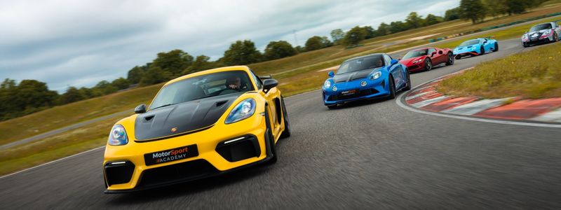 Supercar vs Hypercar Supercar stage de pilotage
