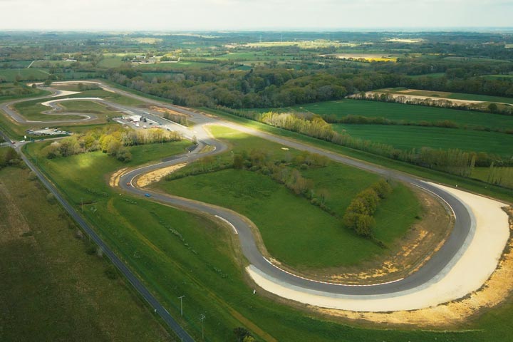 Circuit Fay de Bretagne - Circuit automobile technique et sinueux de 3 km de piste avec une superbe ligne droite de 900m