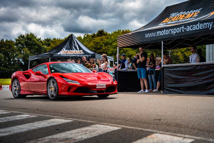 Stage pilotage en Ferrari sur le circuit de Fay de Bretagne  avec Motorsport Academy