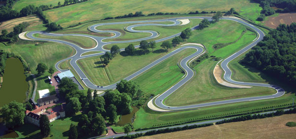 Vue aérienne du circuit automobile de Mornay