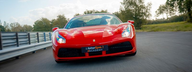 Stage de pilotage en Ferrari sur le circuit Fay de Bretagne