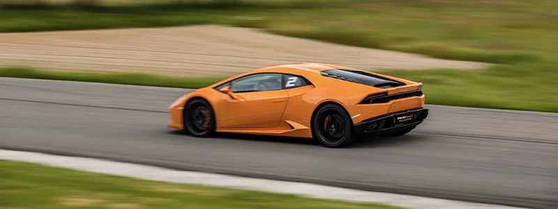 Stage de pilotage ado en conduite accompagnée en Lamborghini Huracán