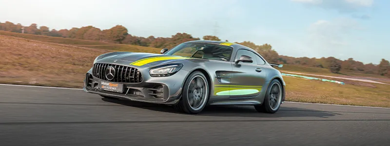 Stage de pilotage ado en conduite accompagnée en Mercedes AMG GTR Pro