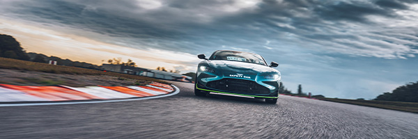 Cadeau pilotage Aston Martin coffret cadeau Optimum