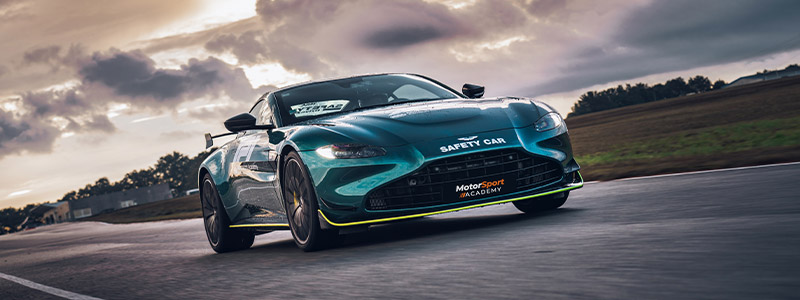 Stage de pilotage Val de Vienne en Aston Martin