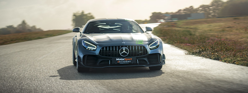 Mercedes AMG GTR sur circuit