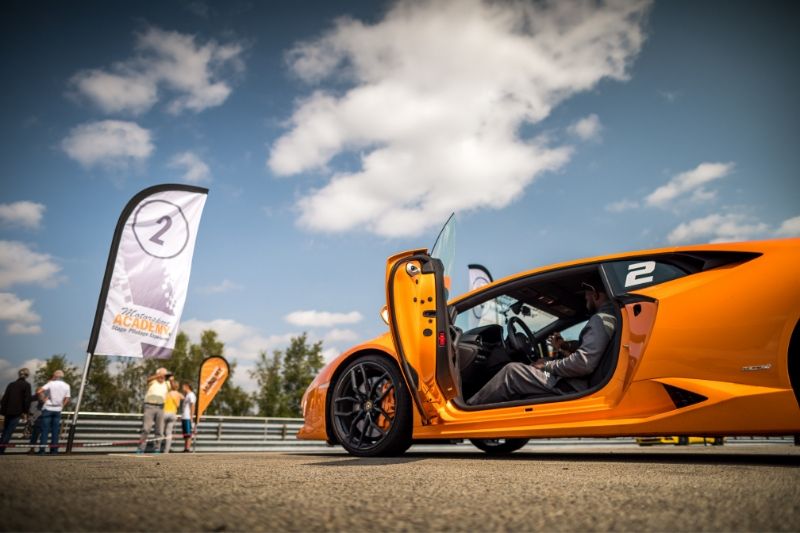 interieur d'une lamborghini huracan