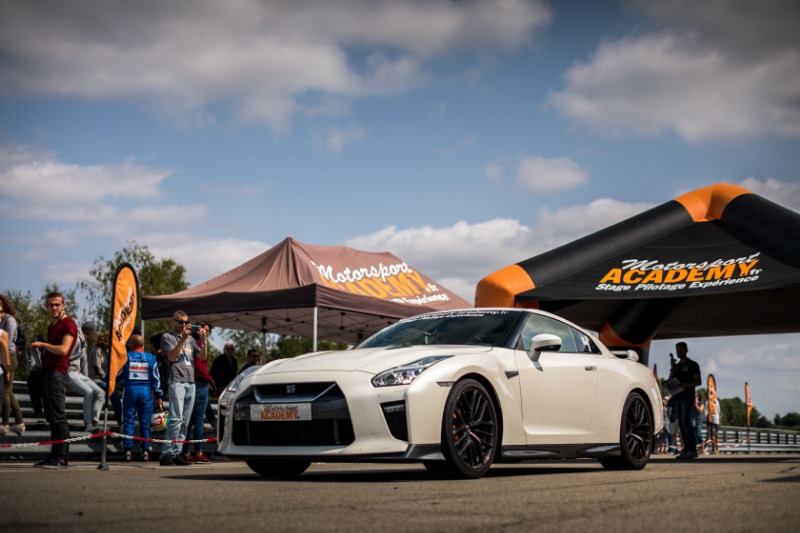 Piloter une Nissan GT-R sur circuit