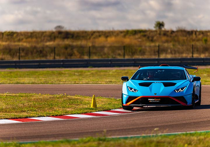 Lamborghini Huracan STO sur circuit