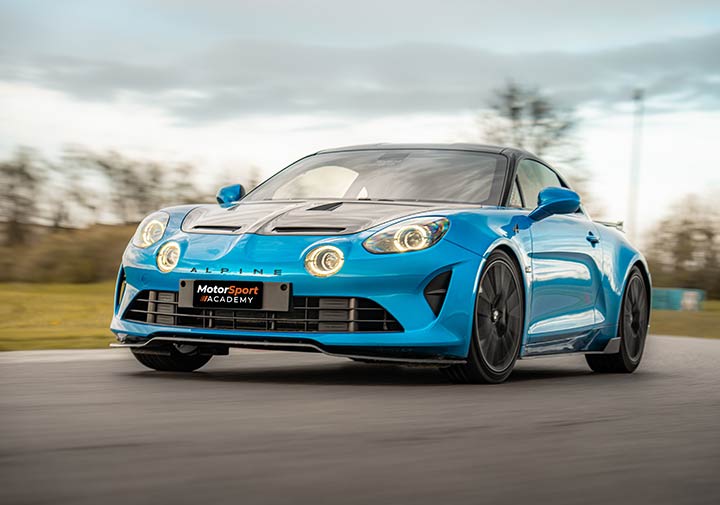 Alpine A110 R de face sur circuit 