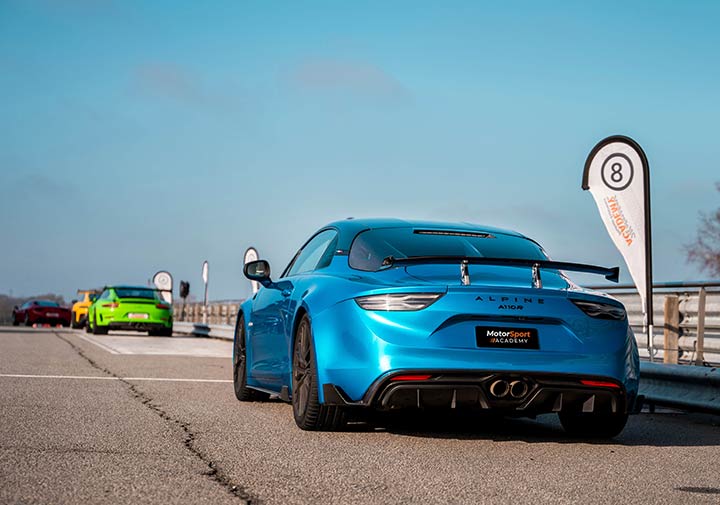 Alpine A110 R de dos sur circuit