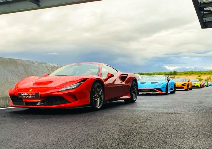 Les GT dans la PitLane