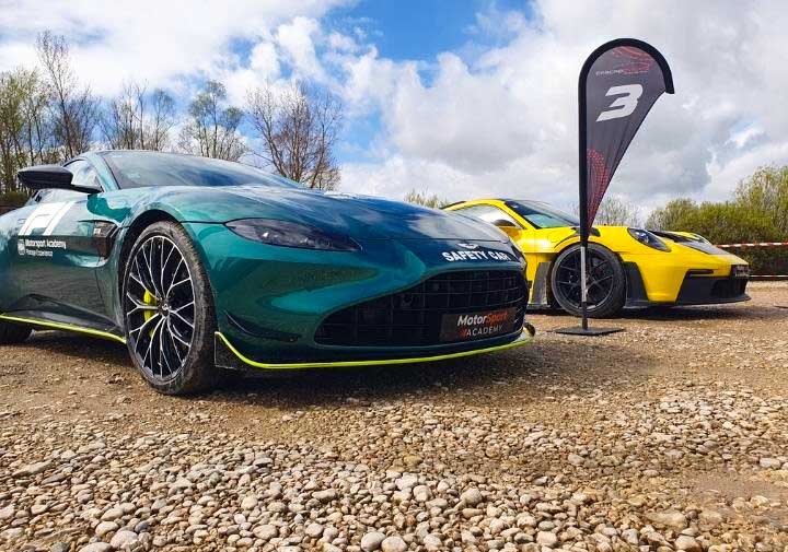 Aston Martin Vantage F1 Édition et Porsche 992 GT3 RS 