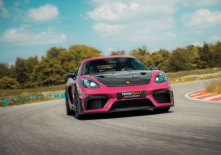 Porsche GT4 RS sur circuit