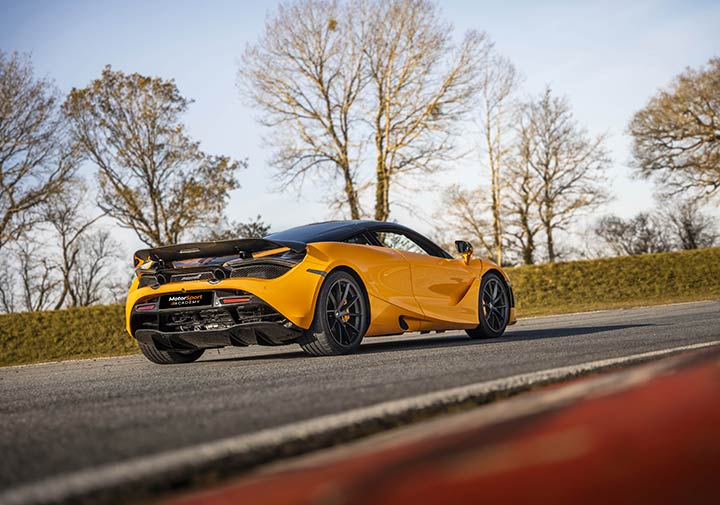 McLaren 720S de dos sur circuit 