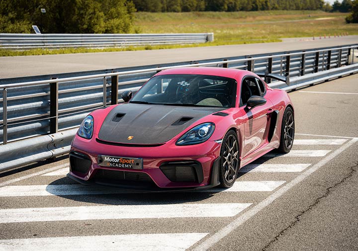 Porsche 718 Cayman GT4 RS face avant