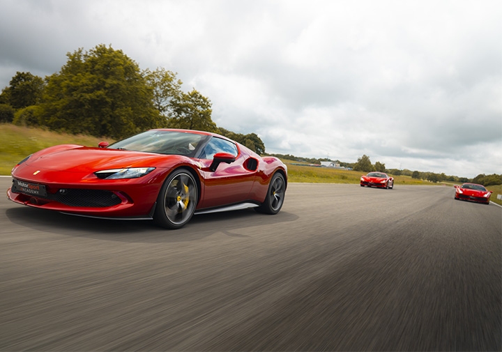 3 Ferrari sur circuit