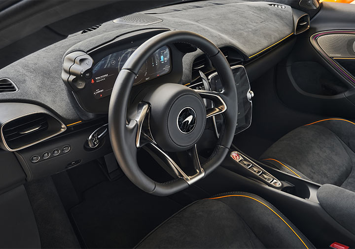 McLaren Artura volant