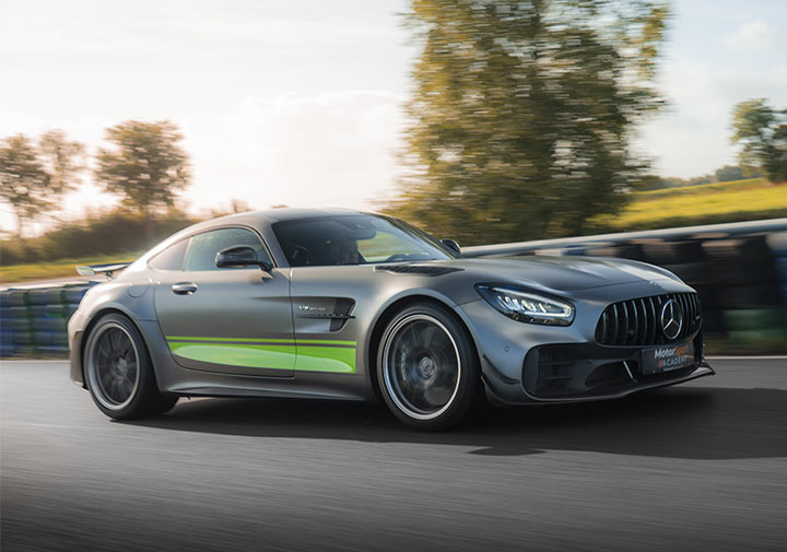 Mercedes AMG GTR sur circuit