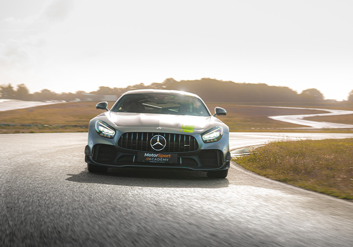 Mercedes AMG GTR de face