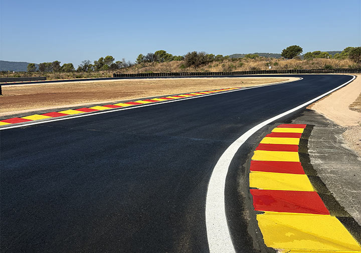 Vue rapprochée des vibreurs et de la piste du circuit du Luc