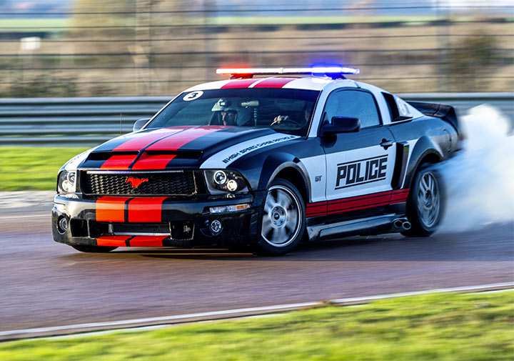 Drift sur circuit en Ford Mustang