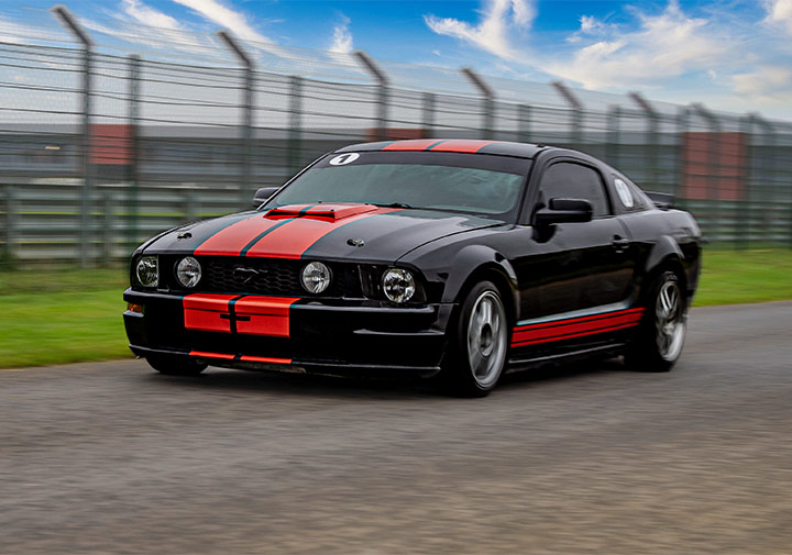 Ford Mustang sur circuit